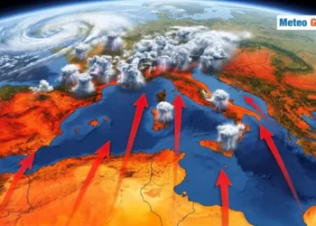 Mappa meteorologica 3D del Mediterraneo con frecce rosse che indicano masse d'aria calda dall'Africa verso l'Italia e temporali al Nord