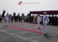 Cerimonia di avvicendamento al comando della Capitaneria di porto di Pozzallo, ufficiali in uniforme sul piazzale