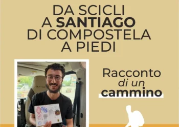 Antonio Giannone mostra la credenziale del pellegrino timbrata, seduto a bordo di un furgone