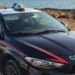 Gazzella dei Carabinieri Fiat Tipo parcheggiata sulla riva del mare in una località costiera siciliana
