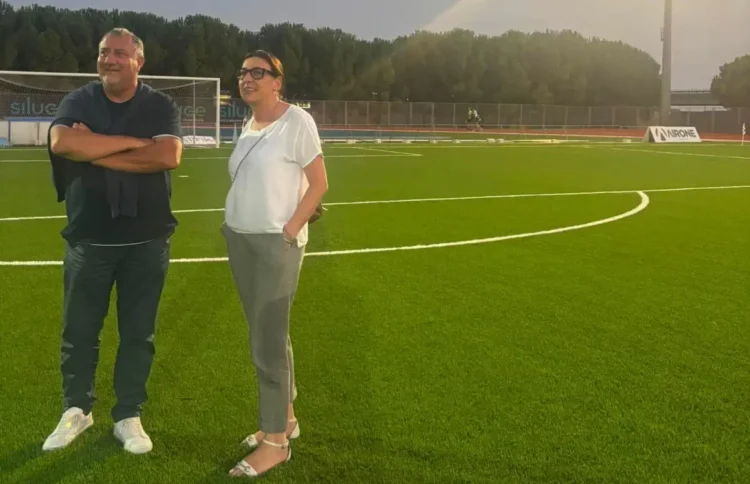 L'assessore Mommo Carpentieri e la sindaca Monisteri Caschetto allo stadio Pietro Scollo di Modica, al tramonto