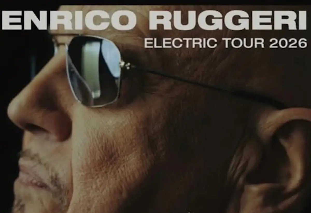 Primo piano di Enrico Ruggeri con occhiali da sole sulla locandina dell'Electric Tour 2026