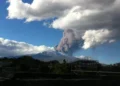 eruzione Etna voli cancellati cenere vulcanica aeroporto Catania