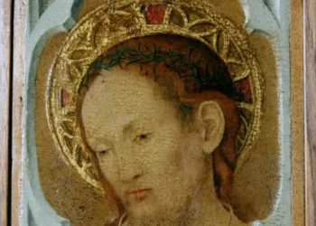 Dettaglio del volto di Cristo con corona di spine e aureola dorata, dal dipinto Cristo in pietà di Antonello da Messina.