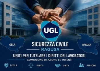 Logo UGL Sicurezza Civile con le province di Gela e Ragusa e mani unite su sfondo di edificio istituzionale