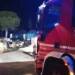 Due auto schiacciate dopo uno scontro frontale, con un mezzo dei Vigili del Fuoco sul posto di notte.