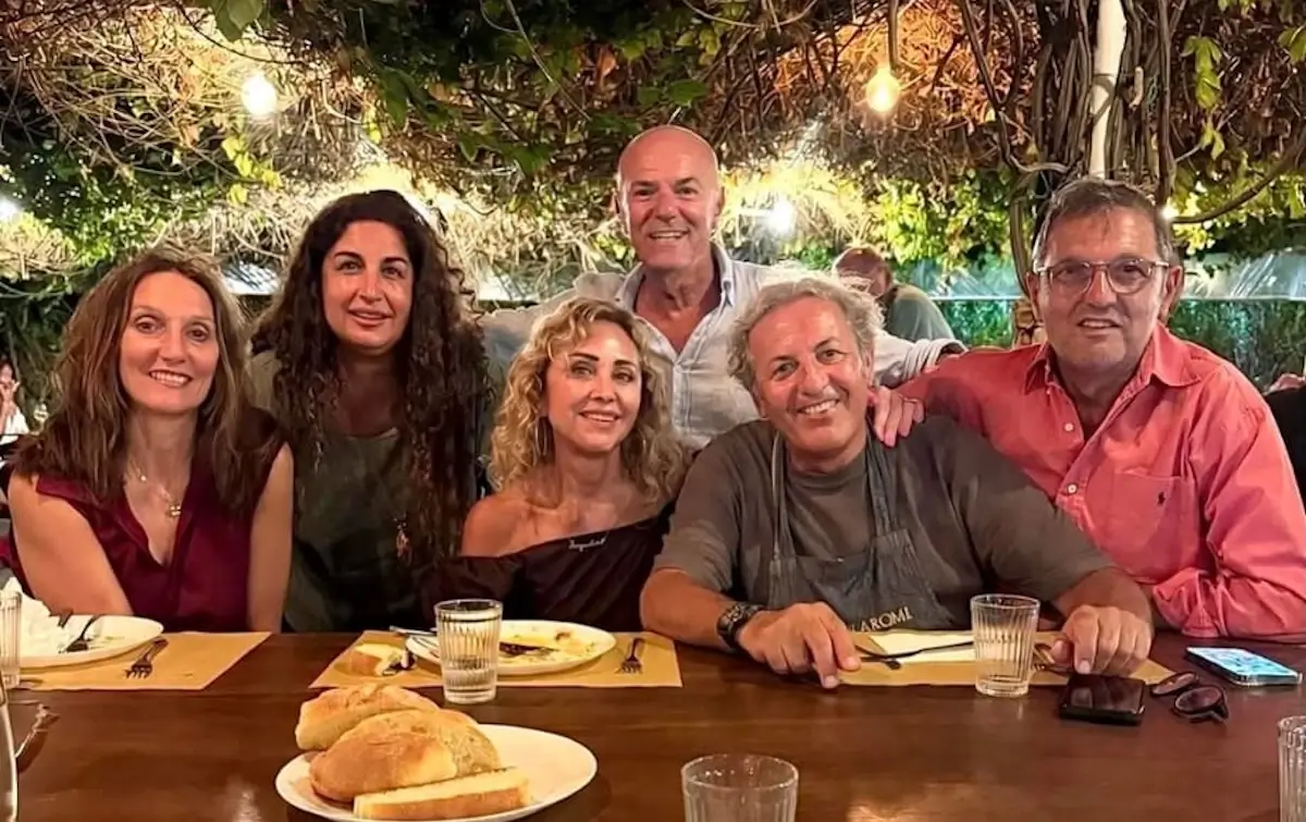 Marina Di Guardo a cena con la famiglia Massari ed Enrico Russino al ristorante Gli Aromi di Scicli