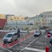 Parcheggio e ingresso dell'ospedale Guzzardi di Vittoria con ambulanza in sosta, ripreso in una giornata nuvolosa