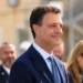 Nino Minardo, commissario regionale di Forza Italia in Sicilia, in abito blu durante una cerimonia istituzionale all'aperto