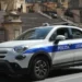 Auto della Polizia Locale parcheggiata davanti alla scalinata barocca di San Giorgio a Modica