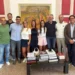 Roberta Campo con la famiglia e lo staff al Municipio di Ragusa, in occasione della visita al sindaco Cassì prima del trasferimento all'Arezzo