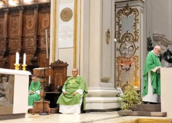 Sacerdoti concelebranti durante una messa in Cattedrale a Ragusa nei giorni della novena di San Giovanni Battista