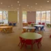 Sala mensa con tavoli e sedie colorate nella nuova scuola dell'infanzia di Santa Croce Camerina