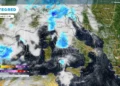 Mappa satellitare Meteored con nuvolosità e precipitazioni su Italia ed Europa