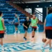 Il tecnico Gianni Recupido segue l'allenamento dei giocatori della Virtus Ragusa in palestra