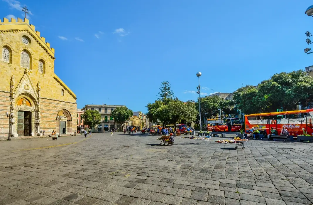 autobus turistici e persone