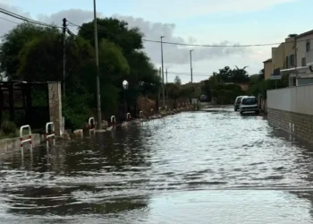 Allagamento in via del Laghetto a Modica, strada coperta dall'acqua dopo un forte acquazzone