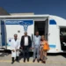 Personale sanitario e dirigenti ASP davanti a un ambulatorio mobile polidiagnostico a Ragusa