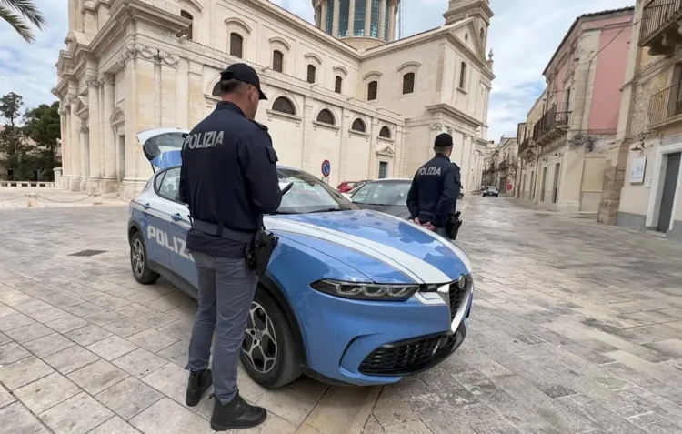 Comiso, aggredisce la compagna in auto: arrestato 35enne