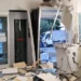 Bancomat della filiale BAPS di Lentini distrutto dall'esplosione, con detriti e controsoffitto crollato