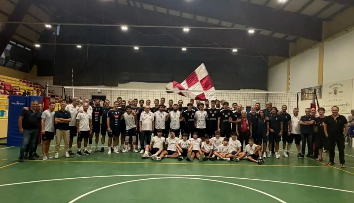 Le squadre di Avimec Modica e Domotek Reggio Calabria in foto di gruppo a fine allenamento congiunto