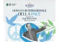Locandina del Comune di Scicli e de Il Molo: il prof. Bruno Ficili con il braccio alzato, colombe blu e simbolo della pace