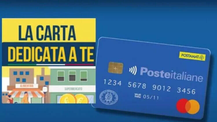 Grafica della Carta Dedicata a te: una carta Postamat di Poste Italiane accanto a un'illustrazione di negozi e supermercato