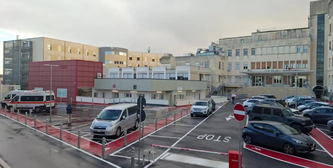 Piazzale esterno dell'ospedale 