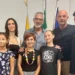 Chiara Mezzasalma con il sindaco di Ragusa Peppe Cassì, la maestra Loriana Scalia e il gruppo della scuola di danza