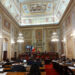 Aula dell'Assemblea regionale siciliana durante una seduta, con i deputati ai banchi