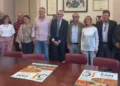 Sindaco e rappresentanti istituzionali posano a Ragusa con i manifesti della Fam 2026 sul tavolo, in Municipio
