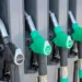 Pistole erogatrici di un distributore: a sinistra quella nera del diesel, accanto tre verdi della benzina Super E10, Super e Super Plus