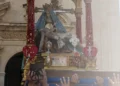 Simulacro della Madonna Addolorata portato a spalla durante la processione a Monterosso Almo