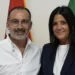 Andrea La Rosa di Forza Italia Vittoria e la senatrice Daniela Ternullo in posa davanti alle bandiere