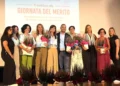 Palco della Giornata del Merito a Comiso con le rappresentanti delle associazioni premiate