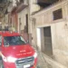 Mezzo dei vigili del fuoco intervenuto per l'incendio in un'abitazione di Comiso