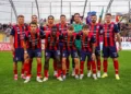 Squadra rossoblù del Modica schierata in campo prima di una gara di Serie D