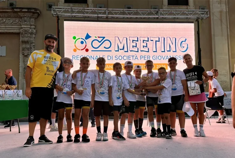 Gli atleti della Motyka Bike School Modica in premiazione al Meeting Regionale Giovanissimi di Catania