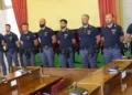 Agenti della Polizia di Stato in un'aula del Comune di Comiso durante l'incontro istituzionale
