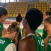 Giocatrici della Passalacqua Ragusa riunite in cerchio durante un allenamento in palestra