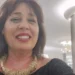 Patrizia Burrafato di Pozzallo sorride in un selfie, con capelli castani a caschetto e una collana dorata