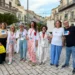 Pigiama Run Modica: sette persone in posa in piazza, quattro con camice e naso rosso da clown, una con maglietta LILT