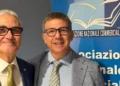 Giovanni Frasca, presidente Anc Ragusa, in posa con un collega davanti al banner dell'Associazione nazionale commercialisti