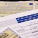 Modulo bollo auto Regione Sicilia, cartella, banconote e chiave dell'auto