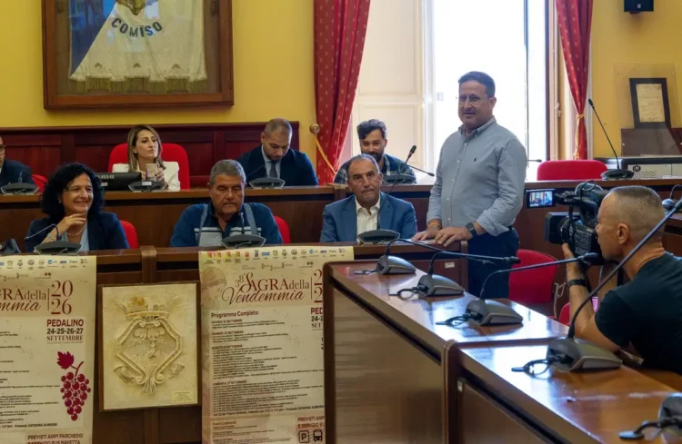Presentazione della sagra della vendemmia di Pedalino nell'aula consiliare di Comiso