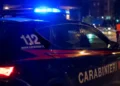 Auto dei carabinieri con il lampeggiante blu acceso