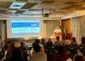 Relatore al podio durante l'incontro sulla telemedicina per i grandi anziani all'Ordine dei Medici di Ragusa