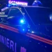 Auto dei Carabinieri di Ragusa con i lampeggianti blu accesi durante un intervento notturno