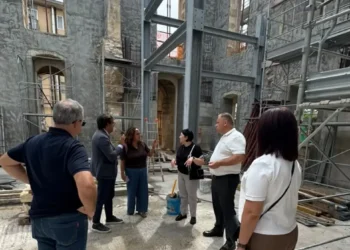 TIPS4UA Ragusa, delegazione e rappresentanti comunali durante un sopralluogo in un cantiere