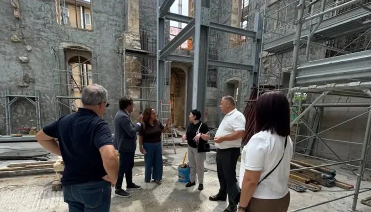 TIPS4UA Ragusa, delegazione e rappresentanti comunali durante un sopralluogo in un cantiere